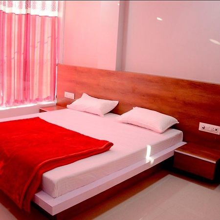 אויאיין Hotel Tathastu מראה חיצוני תמונה
