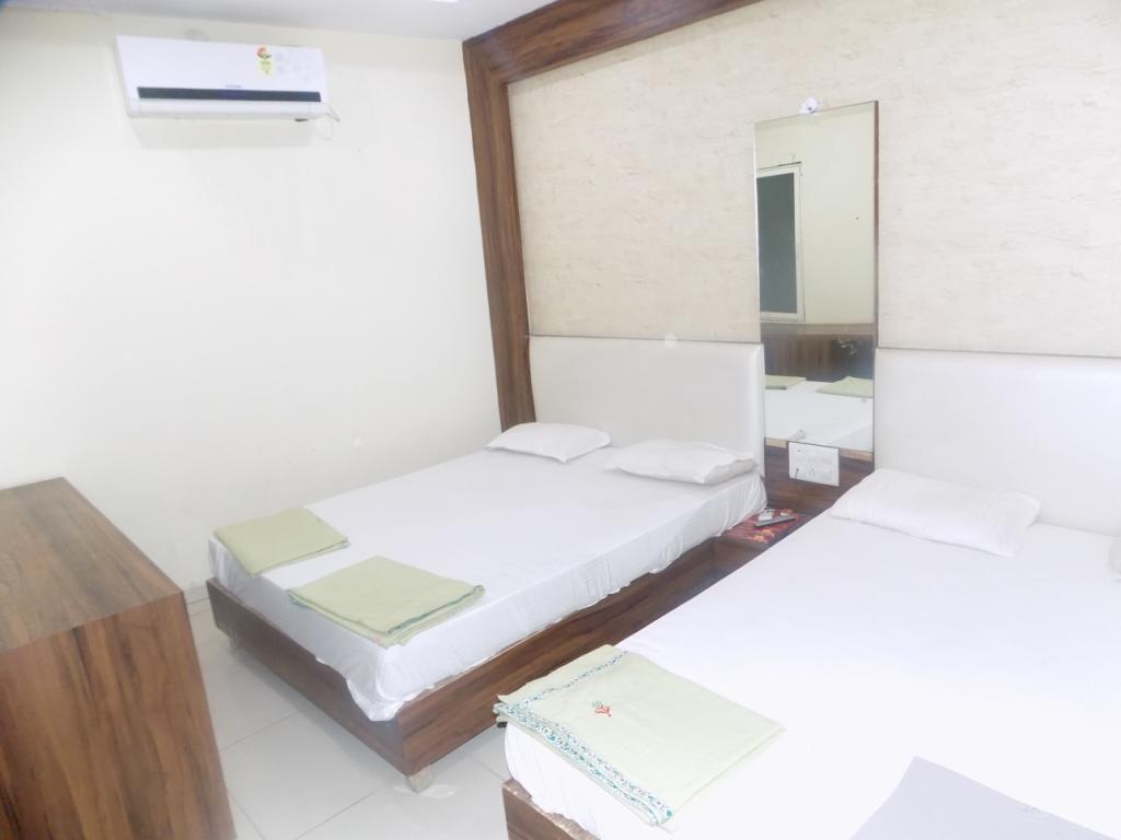 אויאיין Hotel Tathastu מראה חיצוני תמונה