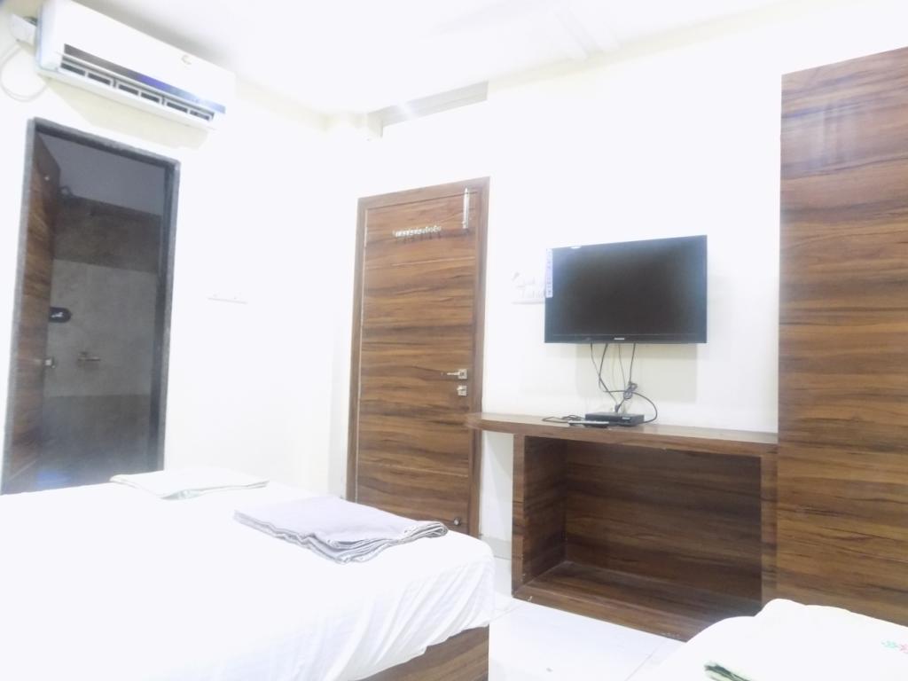 אויאיין Hotel Tathastu מראה חיצוני תמונה