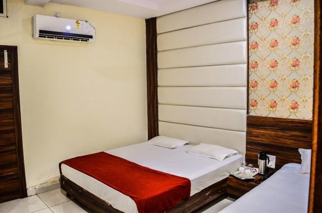 אויאיין Hotel Tathastu מראה חיצוני תמונה