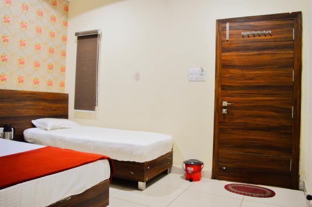 אויאיין Hotel Tathastu מראה חיצוני תמונה